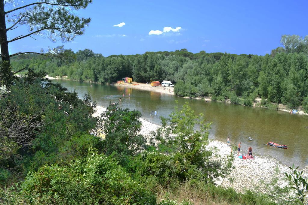 Camping La Sousta**** Remoulins Εξωτερικό φωτογραφία
