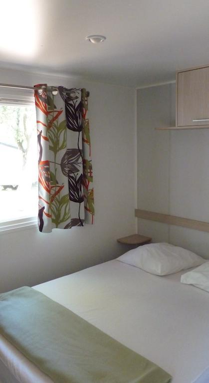 Camping La Sousta**** Remoulins Δωμάτιο φωτογραφία